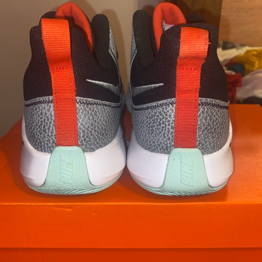 Nike Fly By Mid View 5